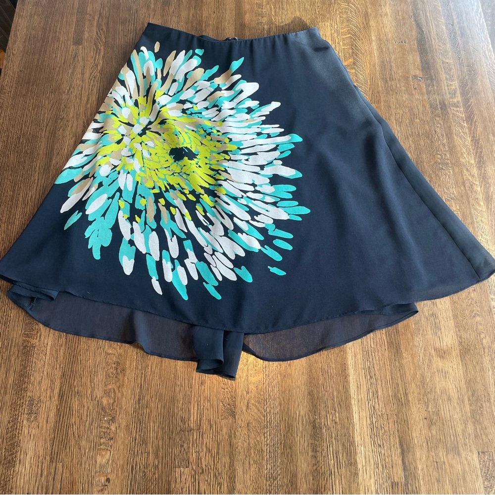 Ann Taylor Navy Flowy Floral Skirt - Size 6